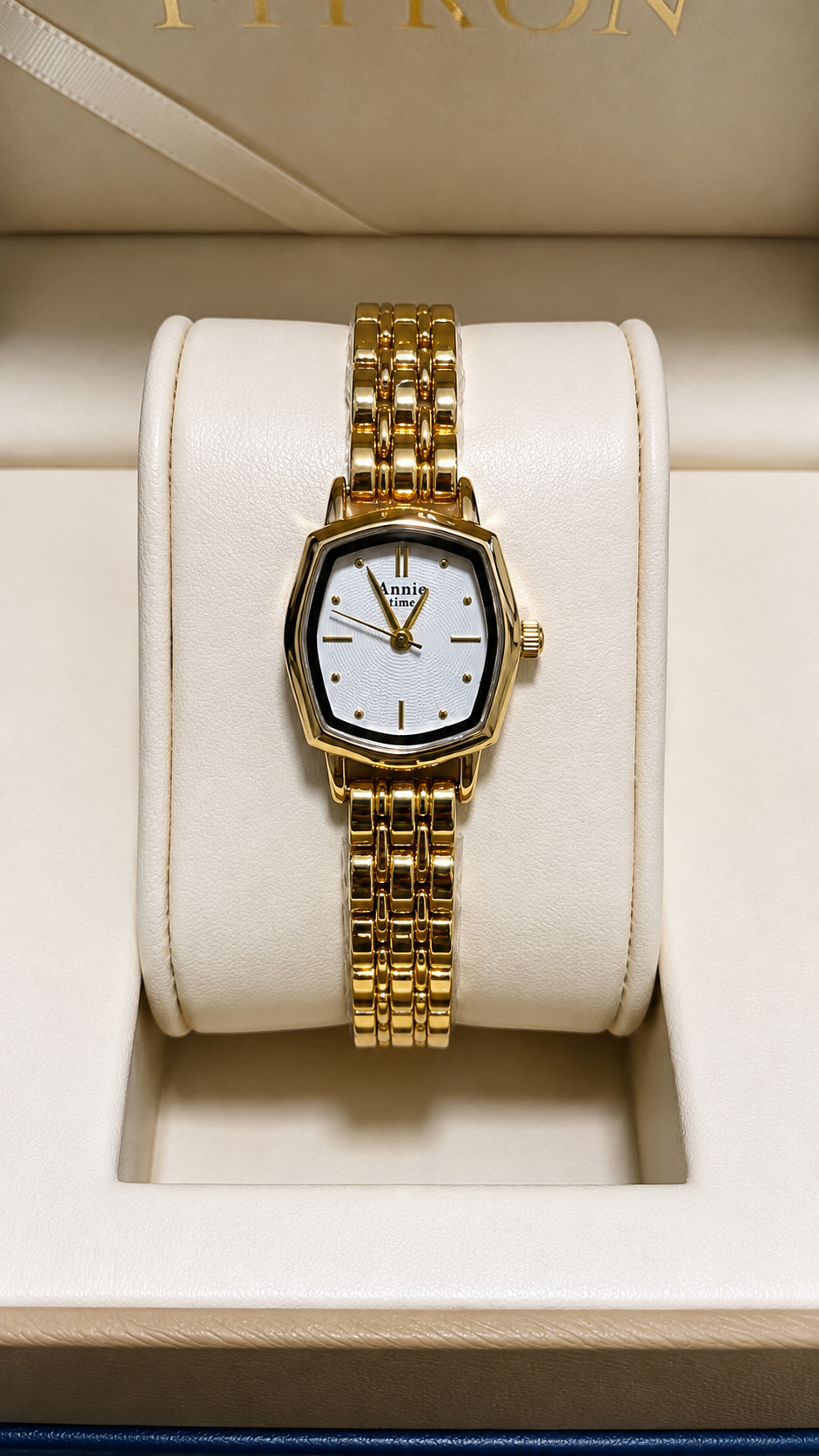Elegant Gold Cushion-Case Bracelet Watch for Women – Timeless Style and Precision