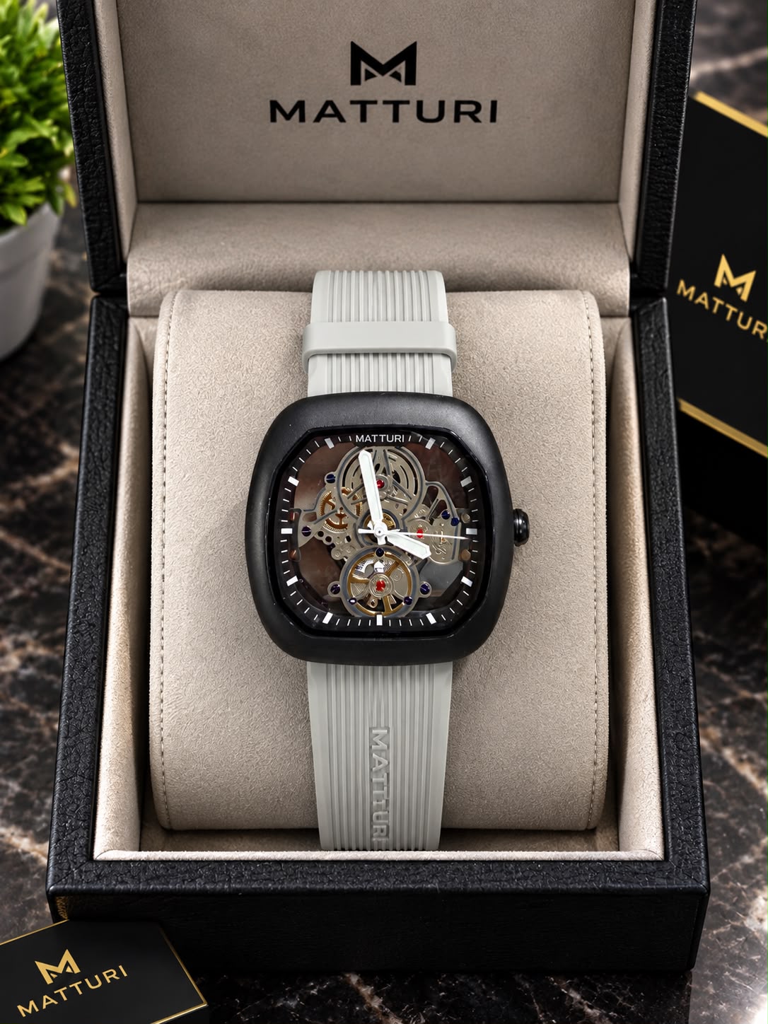 Stylish and Sleek Transparent Watch for Effortless Elegance