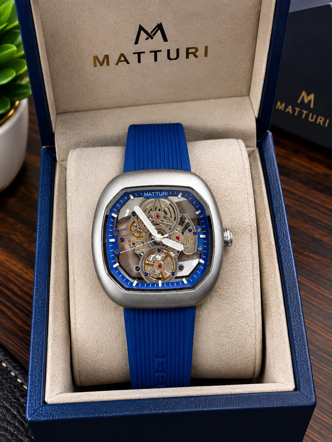 Stylish and Sleek Transparent Watch for Effortless Elegance